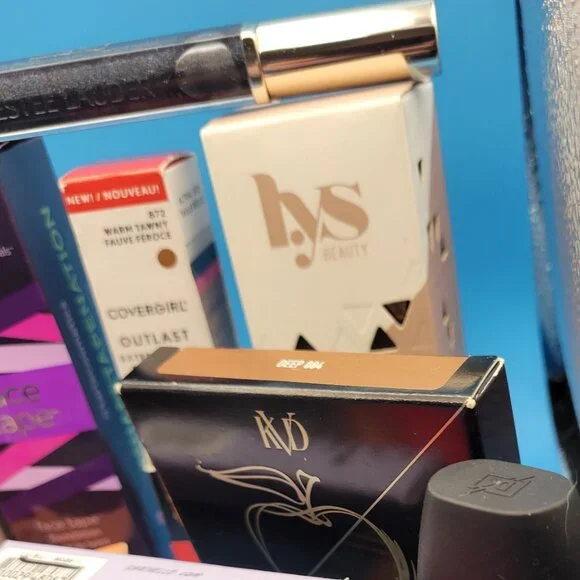 25 Piece Makeup / Beauty Bundle - Kat Von D, Tarte, Estee Lauder, Milk, Saie +